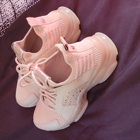 NWT Madden Sneakers - Picture 4 of 6